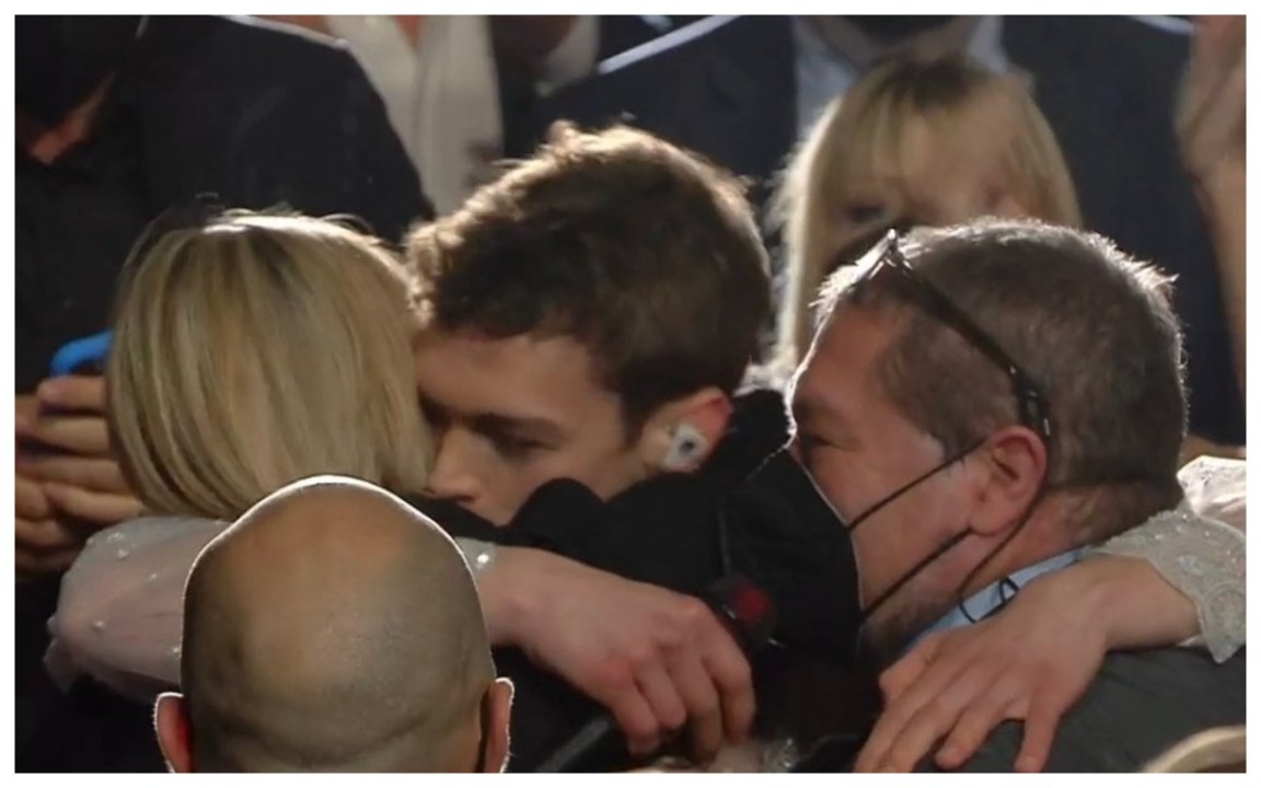 Blanco: “Ho abbracciato i miei genitori perché da piccolo li ho fatti dannare”