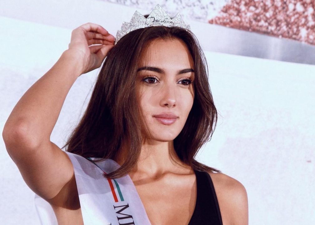 Miss Italia 2021, la vincitrice arriva da Napoli: ecco chi è Zeudi Di Palma – Foto