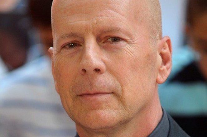 Bruce Willis si ritira per afasia, l’annuncio social