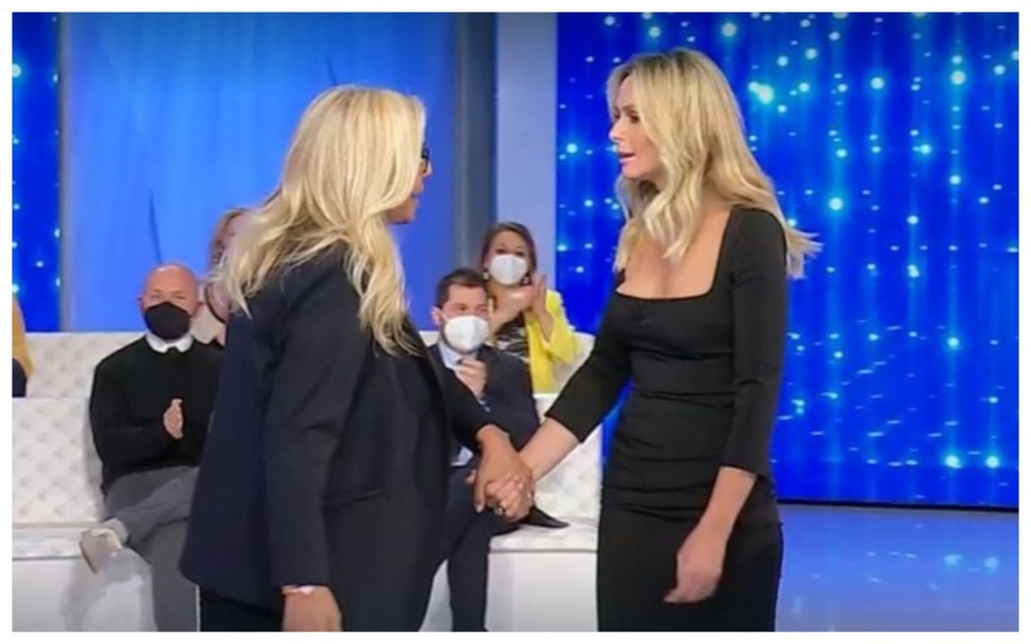 Serena Autieri liquidata in fretta e furia? Mara Venier: “Ora dico tutto, mi sono stufata”