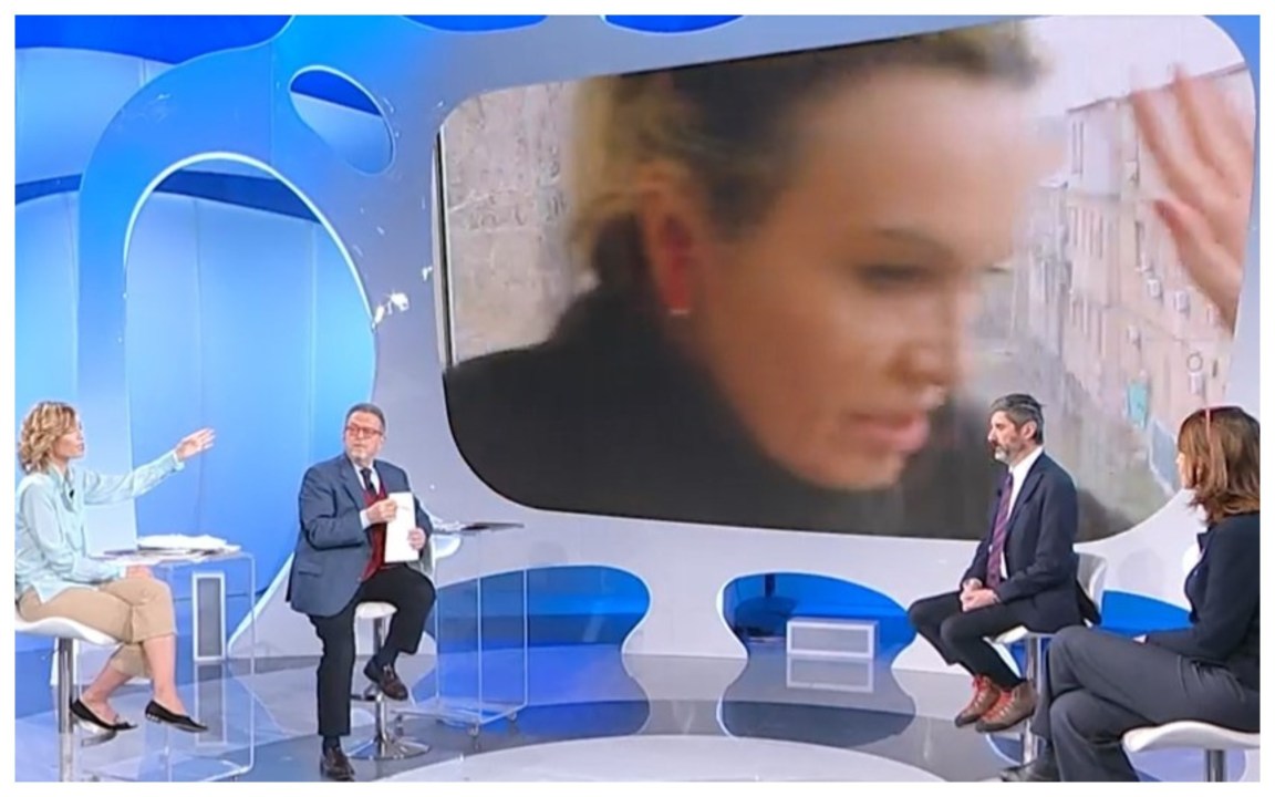 Terrore durante il collegamento con “Unomattina”, l’inviata del Tg1 fermata dai soldati ucraini