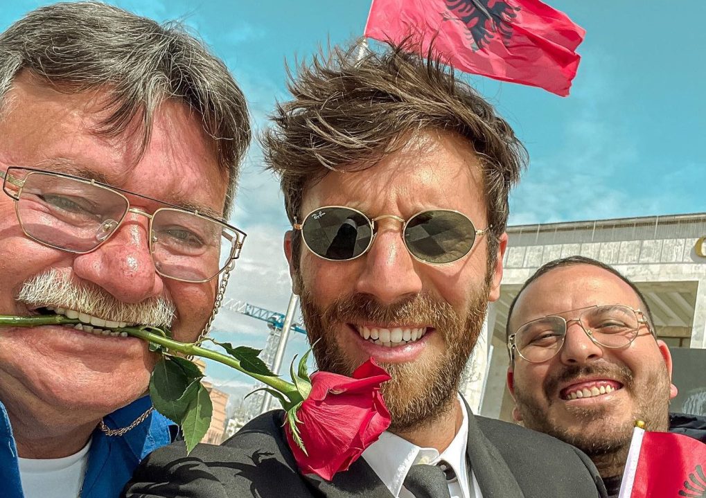 Franco Gioia, “Le Iene” lo portano in Albania a rifarsi i denti