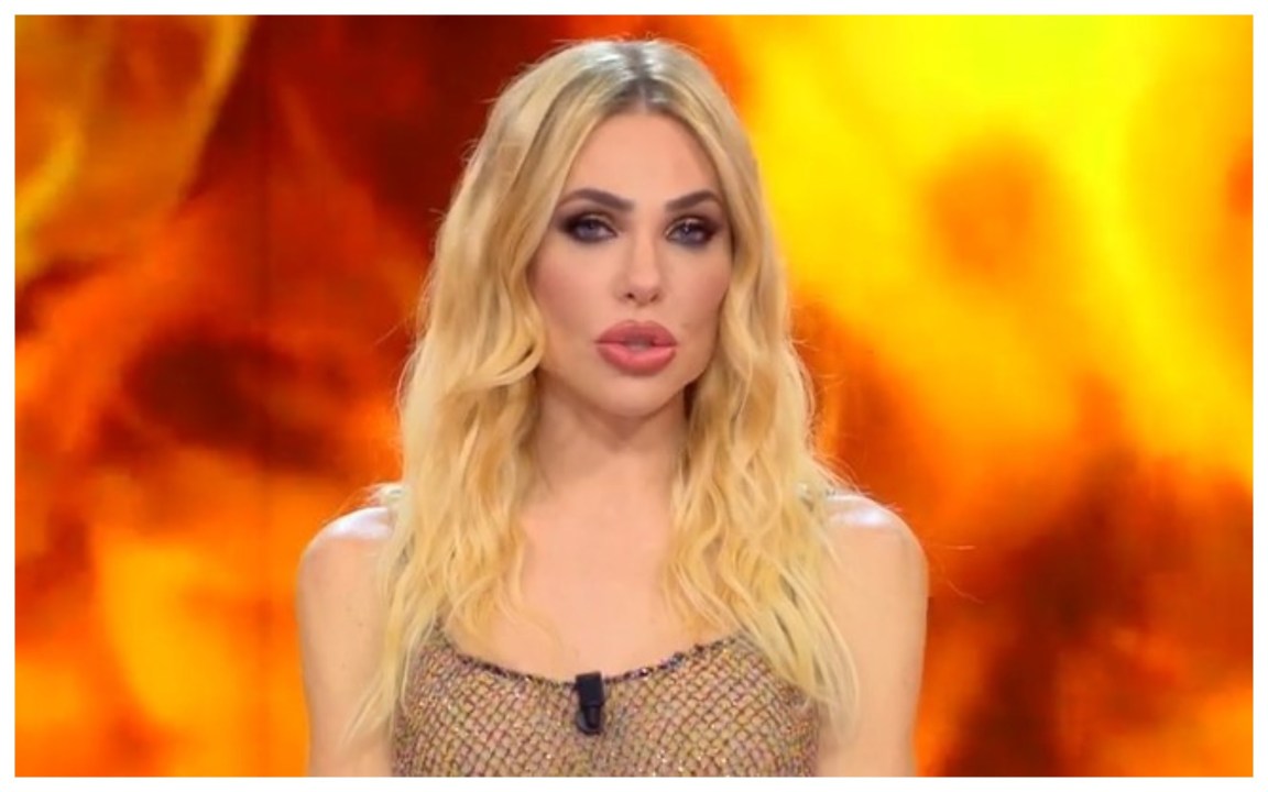 Ex naufraga al veleno: “Ilary Blasi fa rimpiangere Simona Ventura, l’Isola non è il suo campo”
