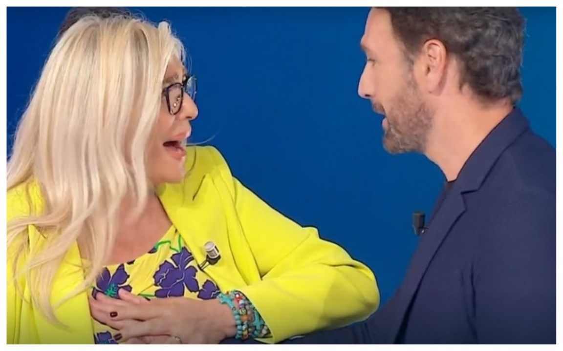 Mara Venier fa la “provolona” con Raoul Bova: “Senti come mi batte il cuore”