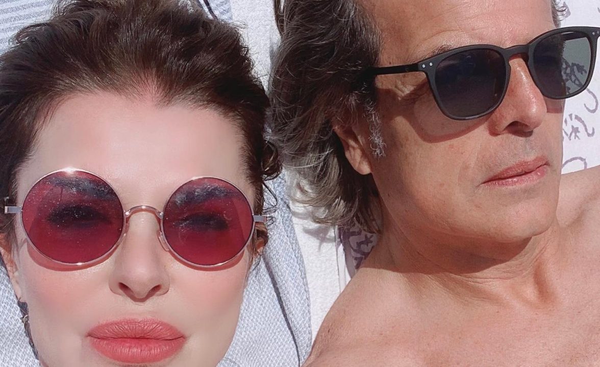 Alba Parietti esce allo scoperto con il nuovo fidanzato: “Ha una situazione delicata”