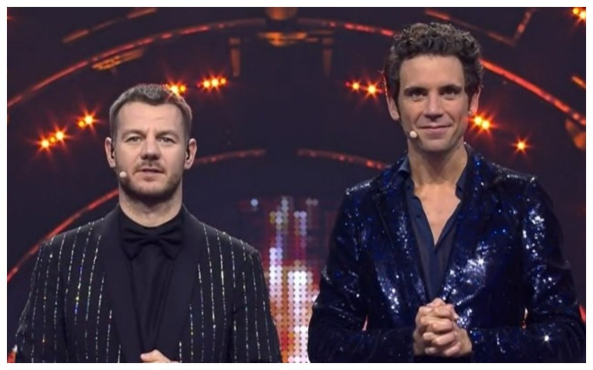 Laura Pausini, malore durante la finale di Eurovision: Mika e Cattelan da soli sul palco
