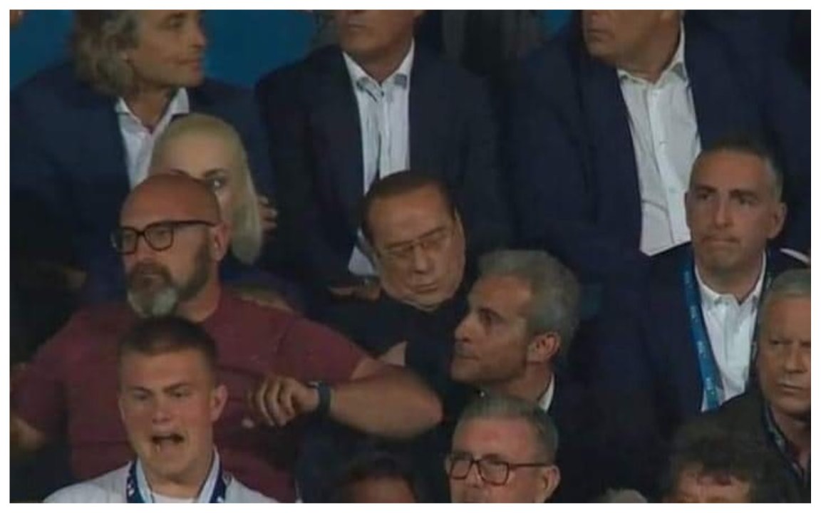 Il Monza conquista la serie A e Berlusconi si addormenta in tribuna