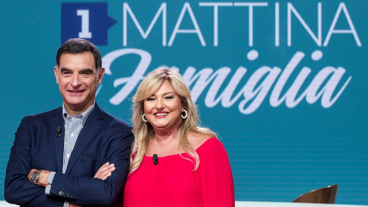 “Unomattina in Famiglia”, Monica Setta e Tiberio Timperi ai ferri corti: il battibecco in diretta
