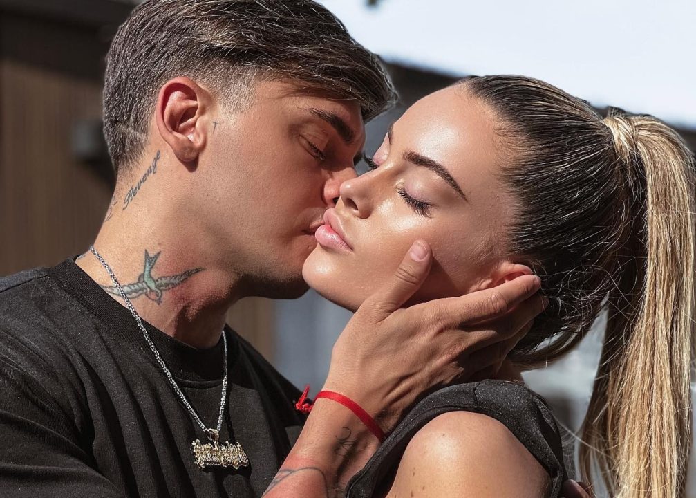 L’ex di Alessandro Basciano: “Con che coraggio vuole un altro figlio? Si disinteressa di Nicolò”