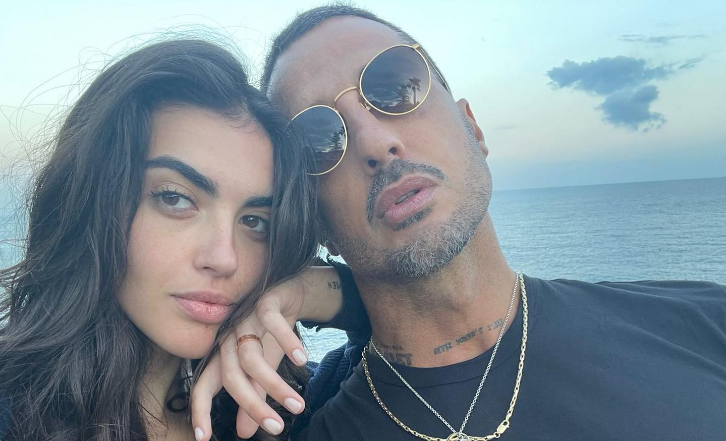 Fabrizio Corona, a settembre sposa una 22enne: “Belen mi dice che…”