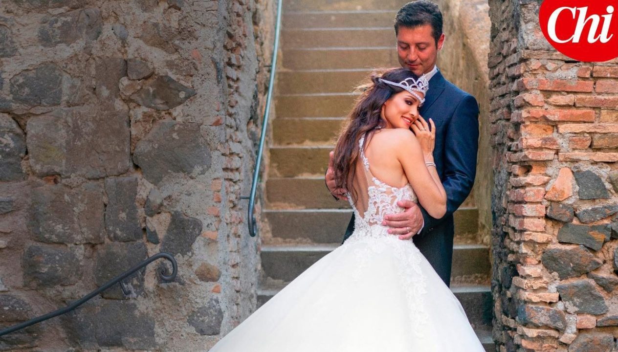 Manuela Arcuri, le foto ufficiali delle sue nozze: “La favola che sognavo”