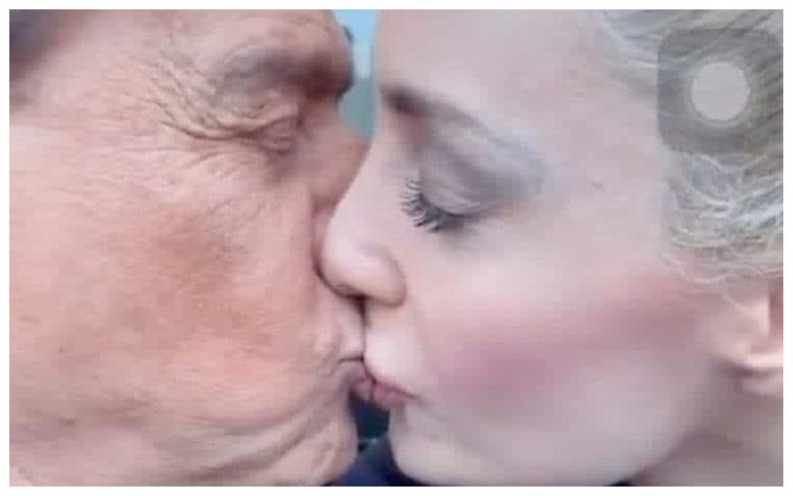 Silvio Berlusconi e Marta Fascina, il loro bacio appassionato è virale su TikTok