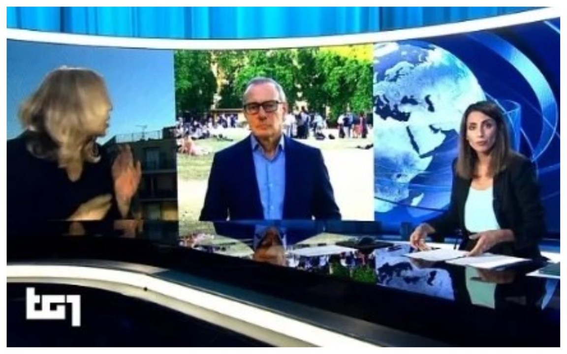 Giovanna Botteri “on fire” durante il collegamento con il Tg1 – Video