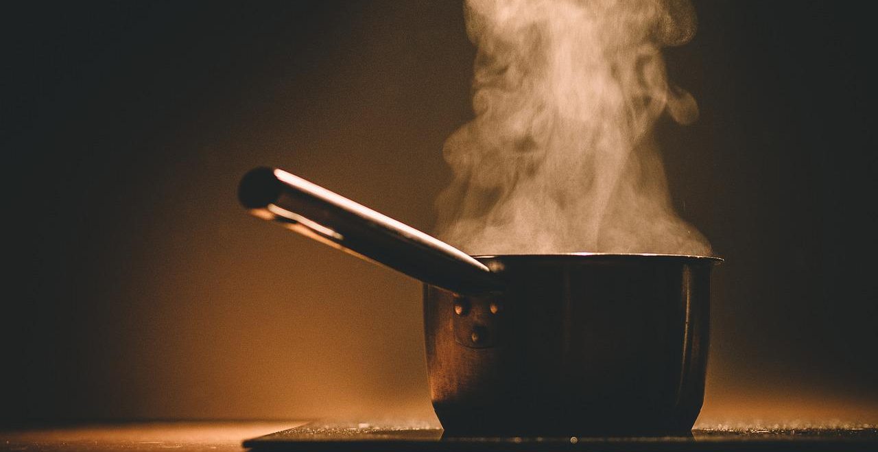 Scopre che il marito la tradisce: prima lo uccide, poi lo cucina e mangia alcune parti del suo corpo