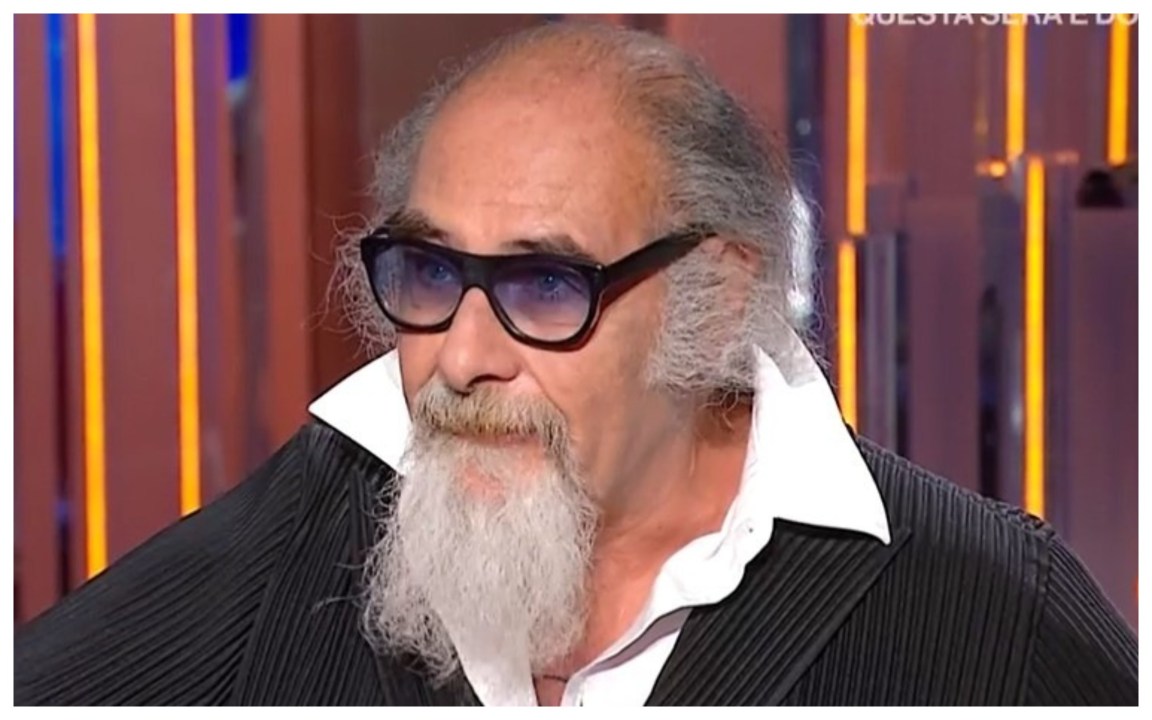 Roberto D’Agostino: “Totti ha i messaggi erotici di Ilary e il video di lei che prende i Rolex”