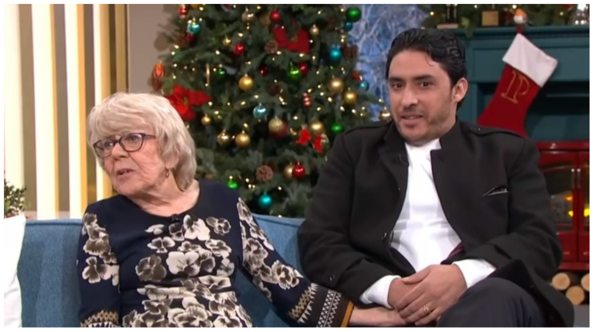 Nonnina inglese pazza d’amore per il suo toyboy: “Con lui il miglior sess0 della mia vita”