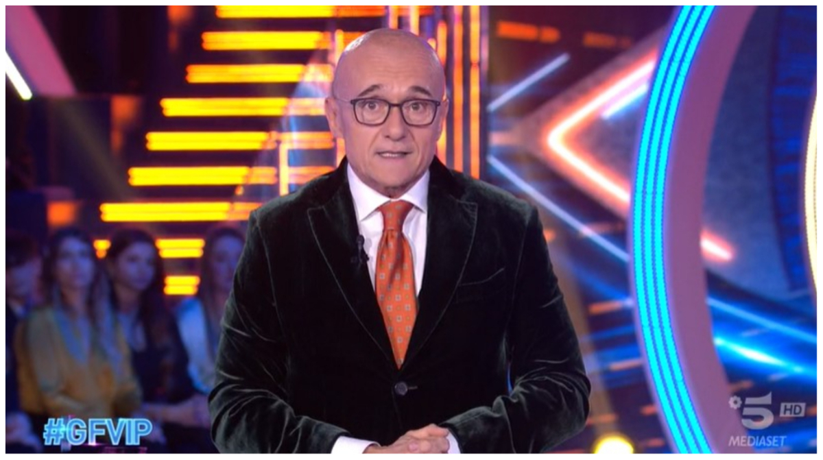 “Grande Fratello Vip”, concorrente portato via in ambulanza