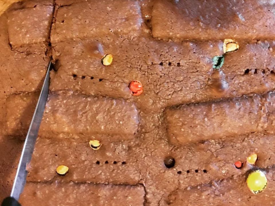 Addio stress! La “cura” è il Brownie al cioccolato ripieno (con sorpresa finale)