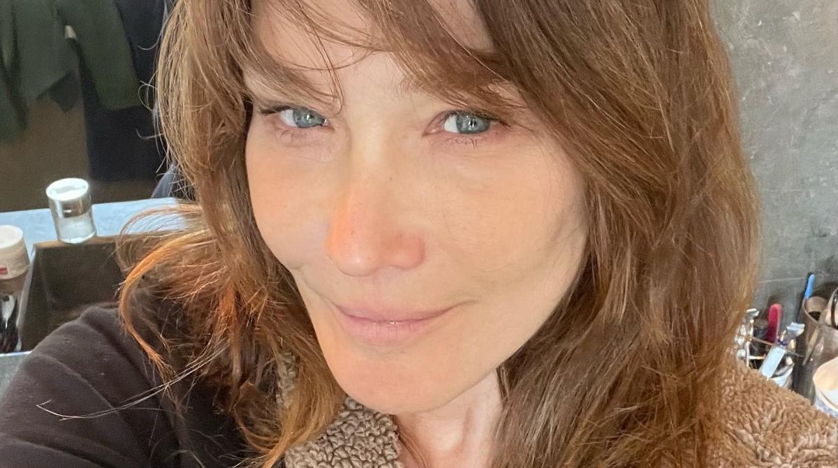 Carla Bruni verso Sanremo, l’ex première dame di Francia: “Prontissima!!!”