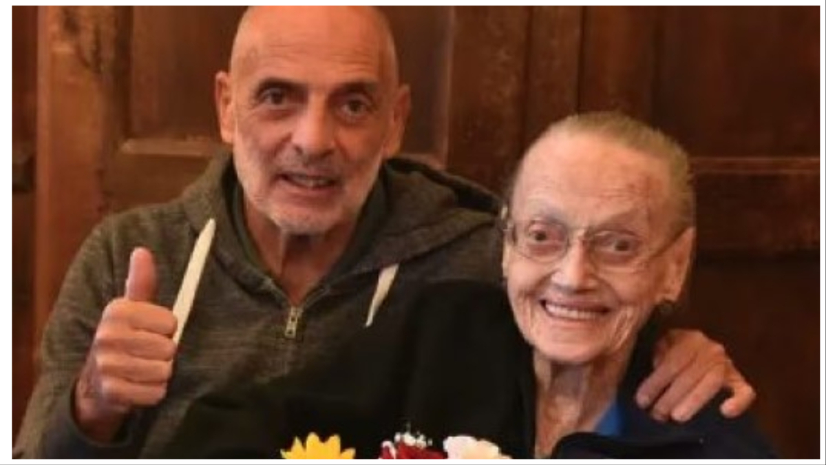 Paolo Brosio, morta l’adorata mamma: aveva compiuto 102 anni in clinica