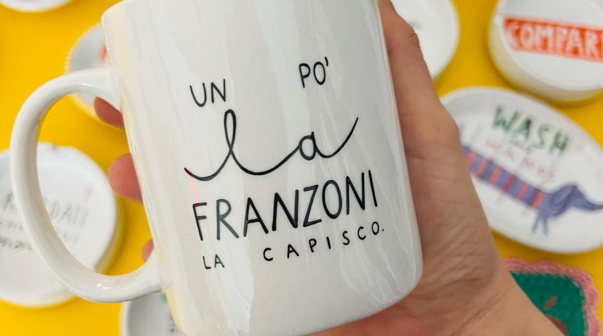 Tazza con frase shock: “Un po’ la Franzoni la capisco”. Idea regalo per la festa della mamma