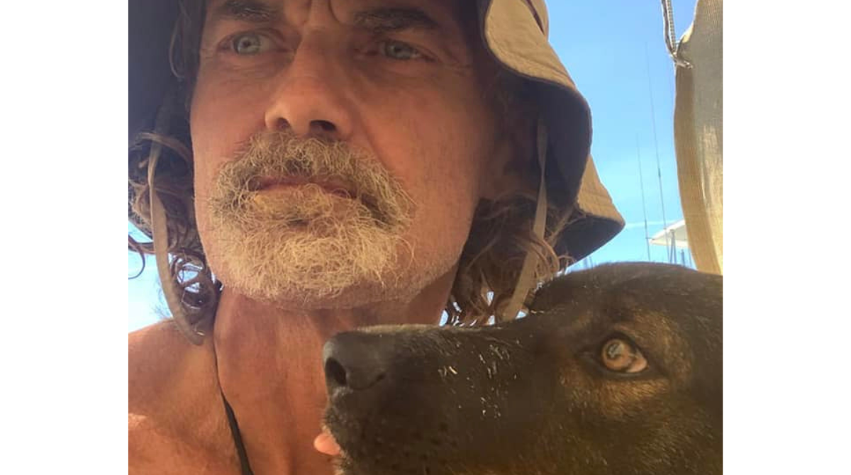 Naufrago salvato insieme al suo cane: era disperso nell’oceano da due mesi