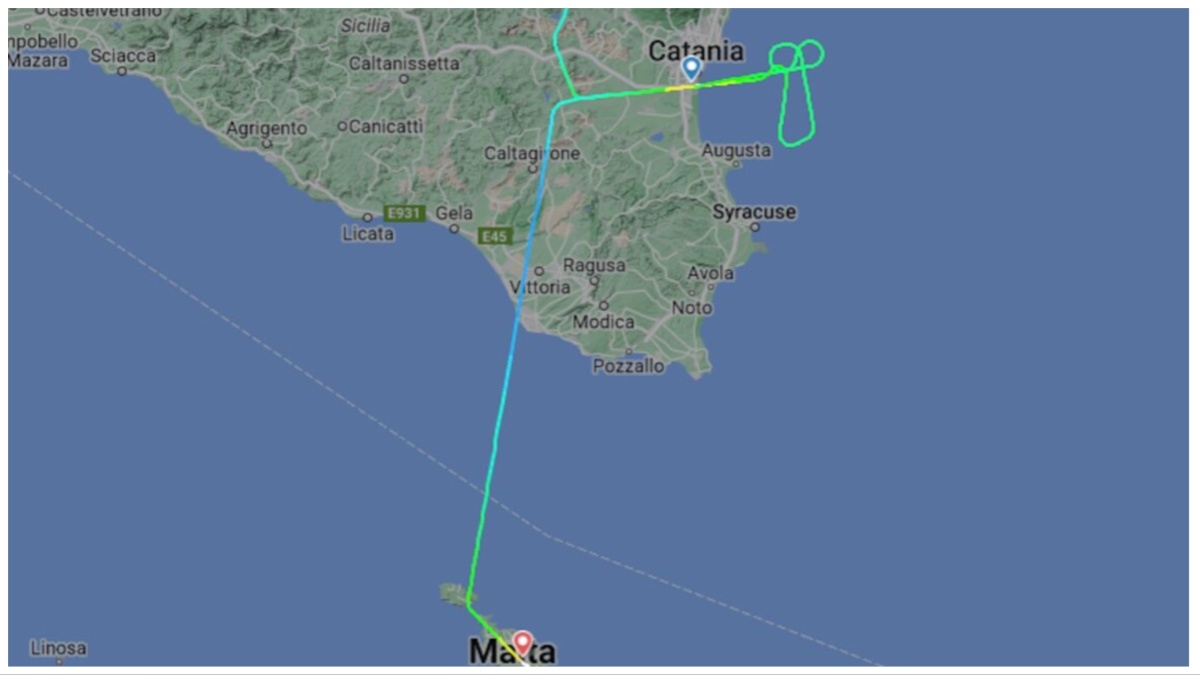 Volo Lufthansa non atterra a Catania, il pilota traccia una rotta a forma di pene