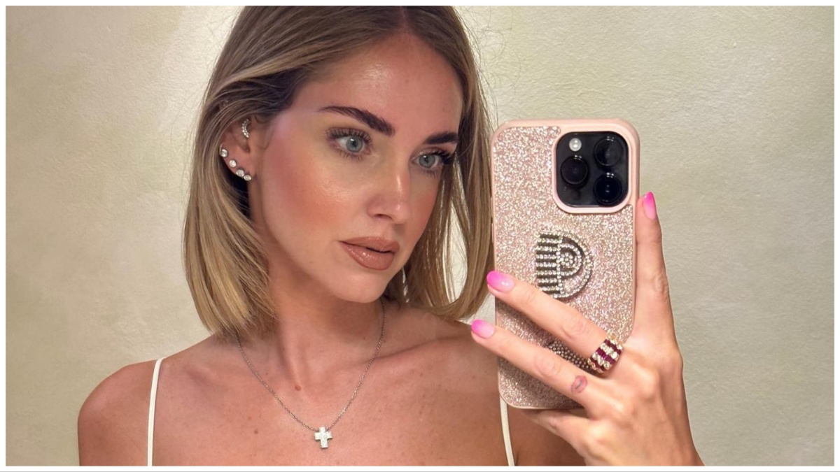 “Chiara Ferragni non esce più di casa”: ecco chi la difende e chi l’attacca