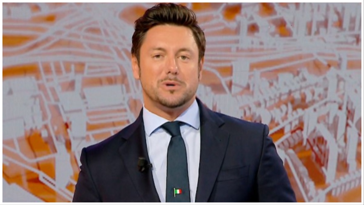 Andrea Giambruno, nuova gaffe in tv: “La transumanza dei migranti…”