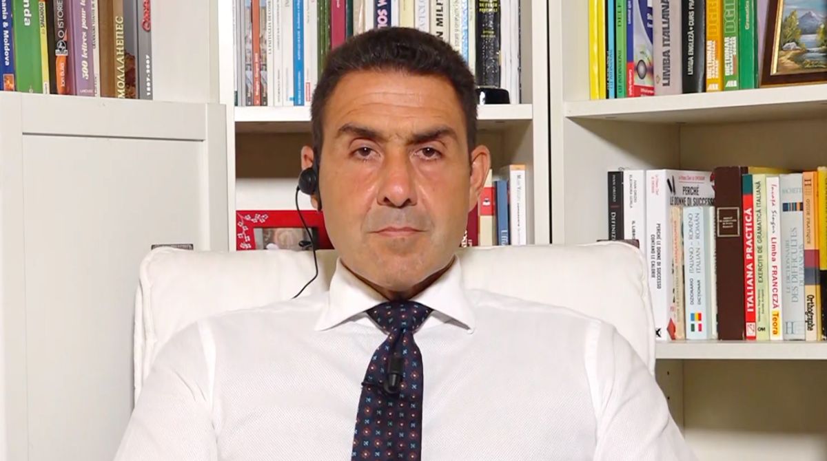 Roberto Vannacci: “Marco Mengoni con la gonna? Non siamo in Scozia e non è Carnevale”