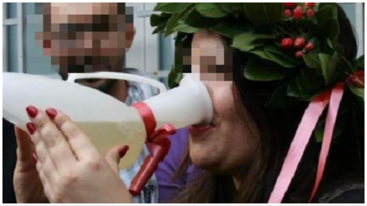 Infermiera beve da pappagallo durante i festeggiamenti per la laurea: è polemica