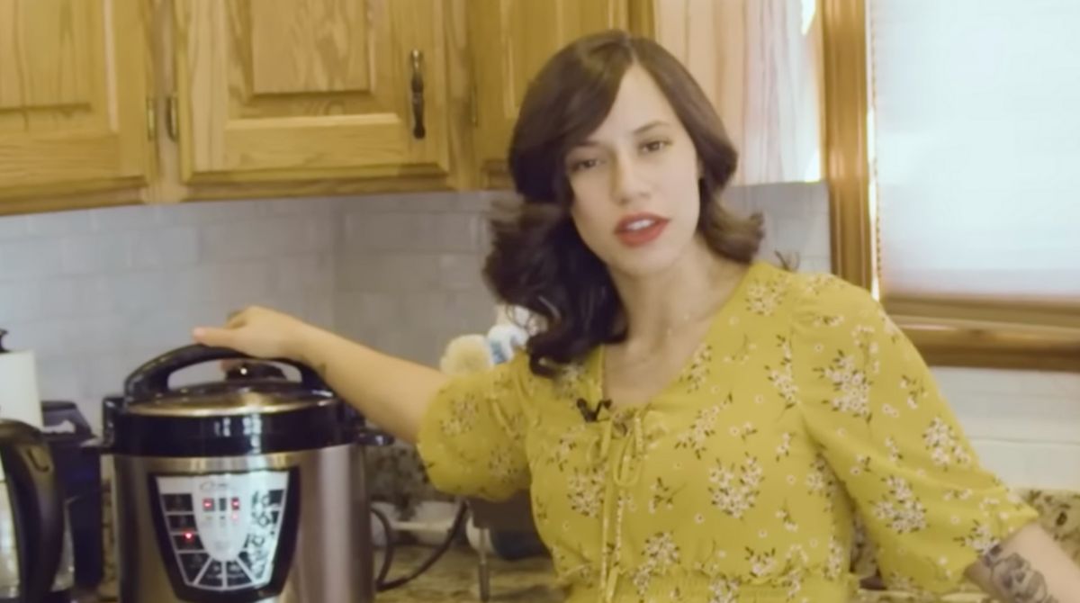 Lascia l’esercito per lavorare in casa: “Mi ha assunta mio marito, ecco quanto guadagno”