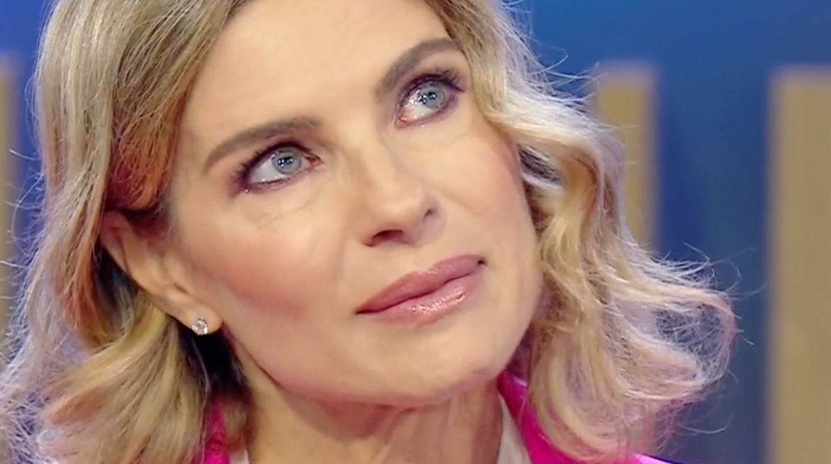 Martina Colombari si commuove in diretta: “Mi dispiace molto per mio figlio Achille”