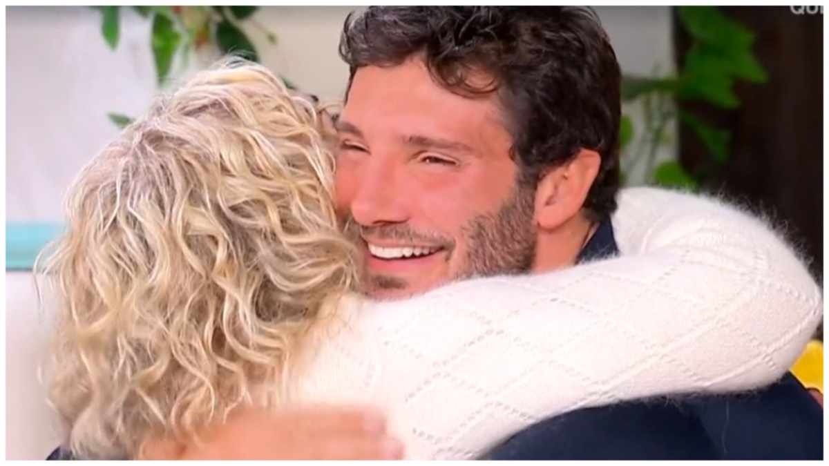 “Sei lo showman del futuro”, Stefano De Martino conquista Antonella Clerici