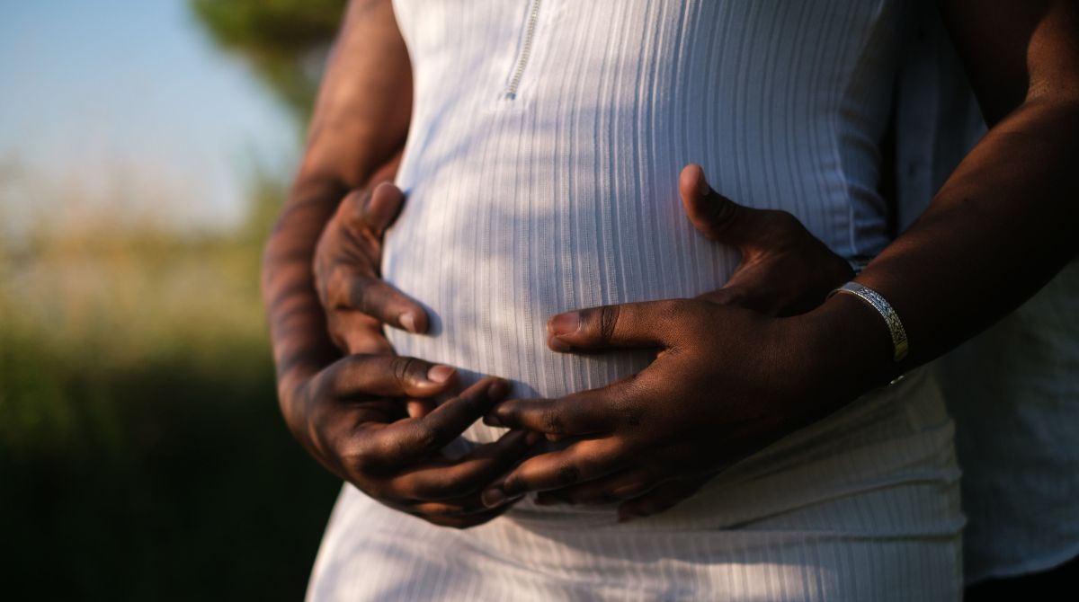 Arriva al pronto soccorso con dolori addominali e partorisce: non sapeva di essere incinta