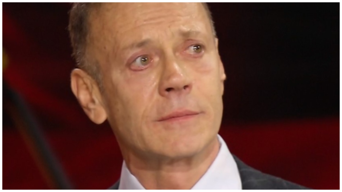 Rocco Siffredi in lacrime a “Ballando con le stelle”: “Grazie a voi mio figlio è tornato a vivere”