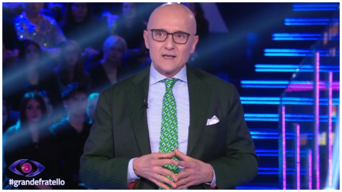 Alfonso Signorini bacchetta i gieffini: “Nessun rispetto per il lutto di Beatrice”