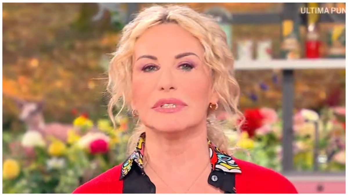 Antonella Clerici: prima il doloroso addio, poi l’abbraccio a Paola Perego