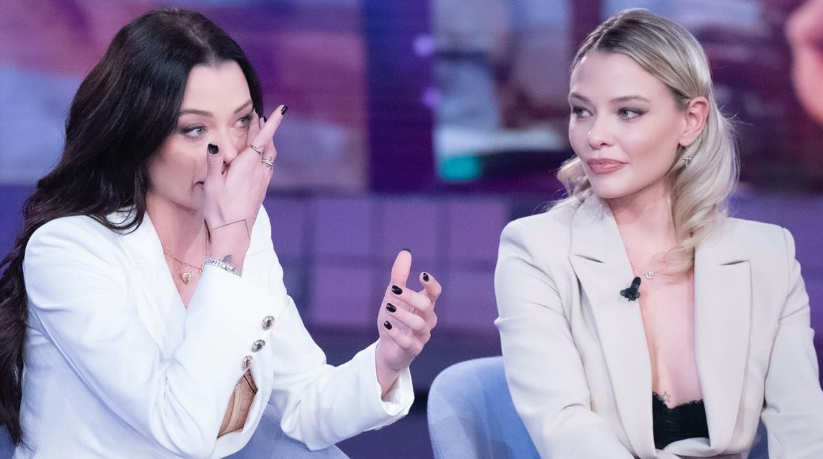 Silvia e Giulia Provvedi: “Mamma operata per un aneurisma, lei dice che l’ha salvata papà”