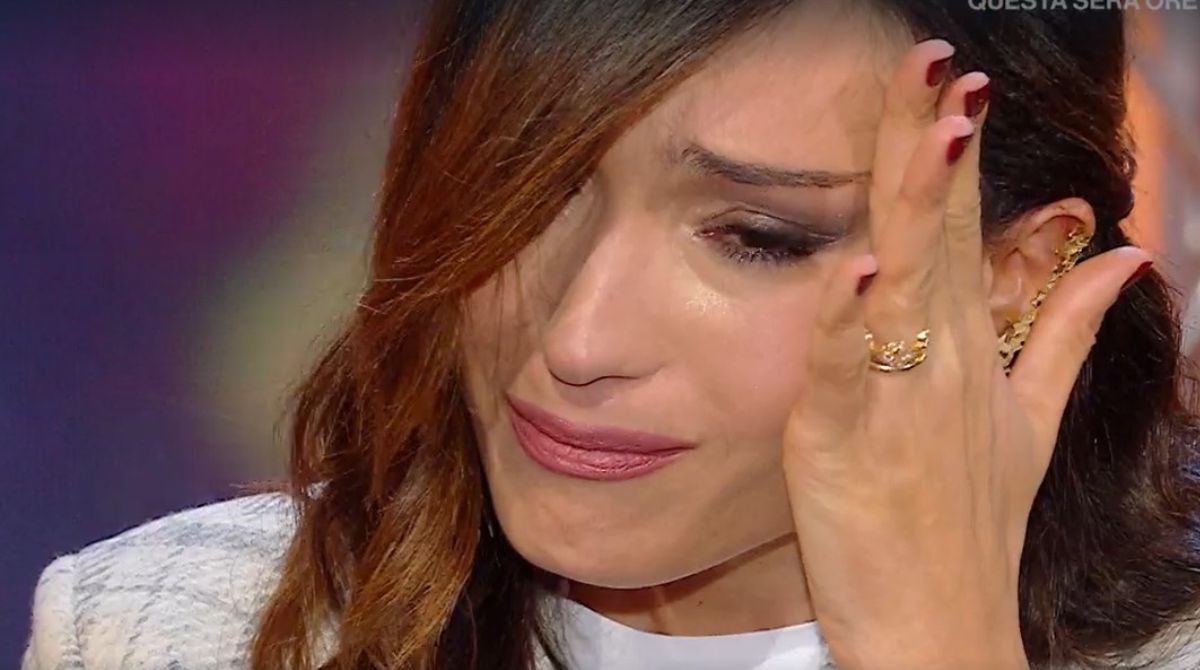 Caterina Balivo in lacrime interrompe la sua ospite: “Basta Giovanna, scusa”