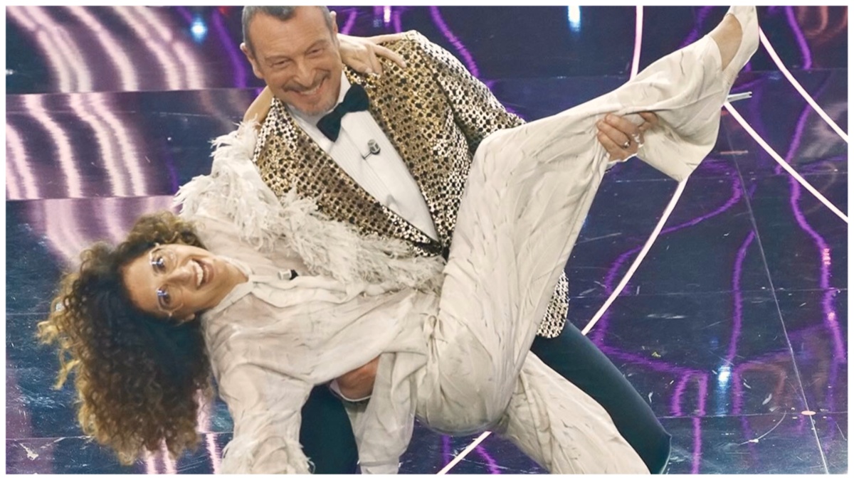 Il ciclone Teresa Mannino travolge Amadeus: “A Sanremo più nasi che fiori”