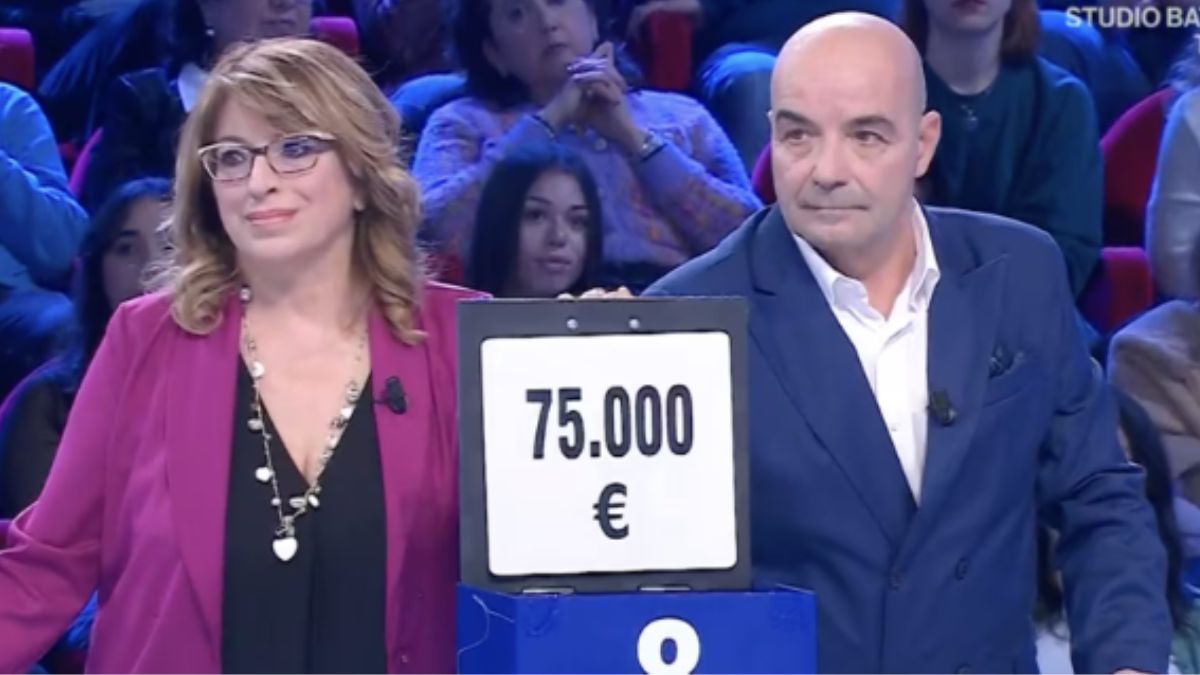 Andrea e Simona animano “Affari Tuoi”: Amadeus divertito dalla coppia esuberante