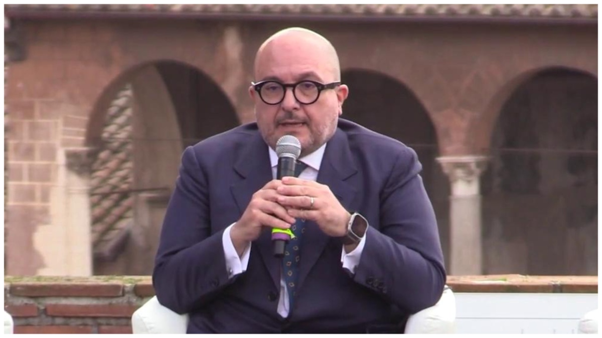 L’imbarazzante gaffe del ministro Sangiuliano: “A Londra c’è Times Square…” – Video