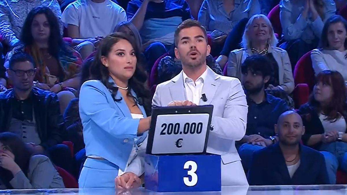 “Affari Tuoi”, Giorgio e Stefania vincono 200mila euro: “O tutto o niente”