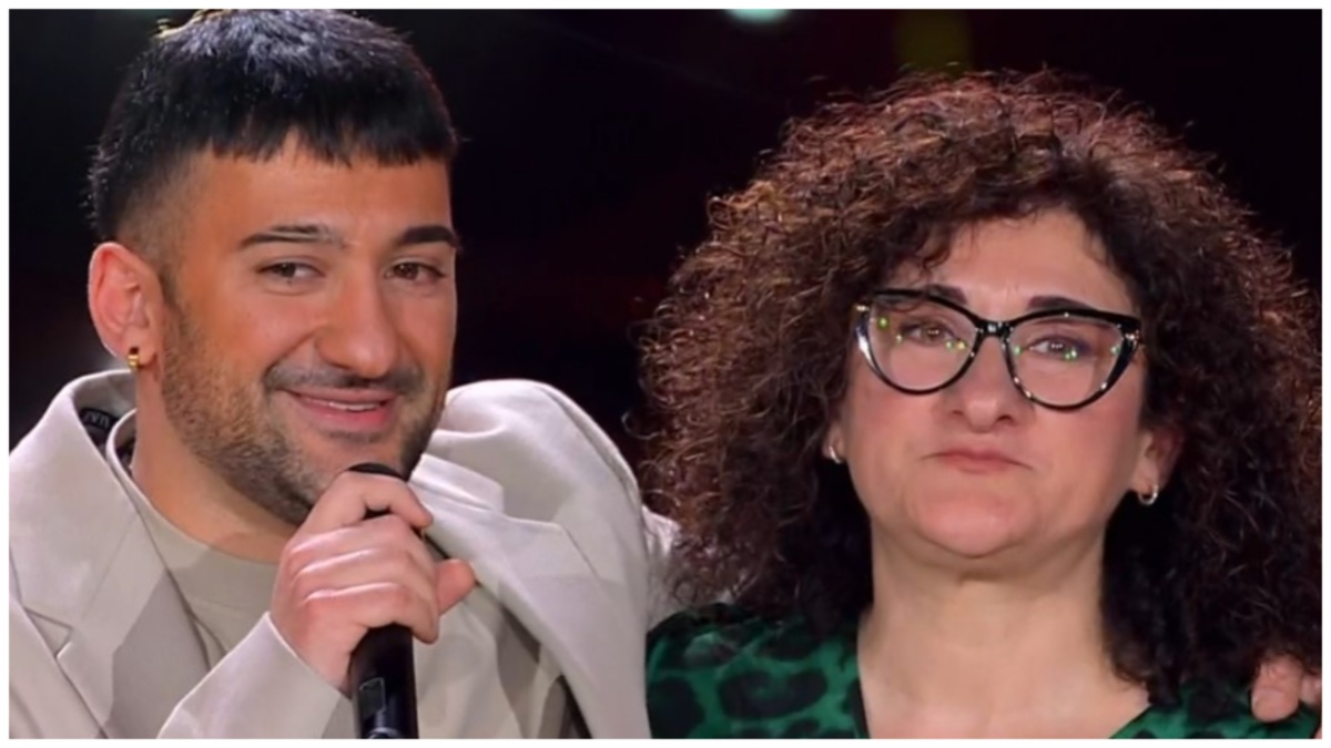 “The Voice Generations”, il siciliano Roccuzzo canta con la madre e strega tutti – Video