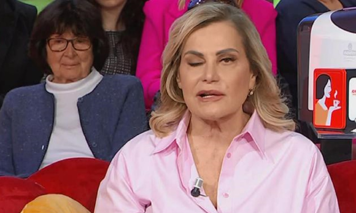 Simona Ventura: “Un grande spavento, mi sono svegliata con la parte sinistra bloccata”