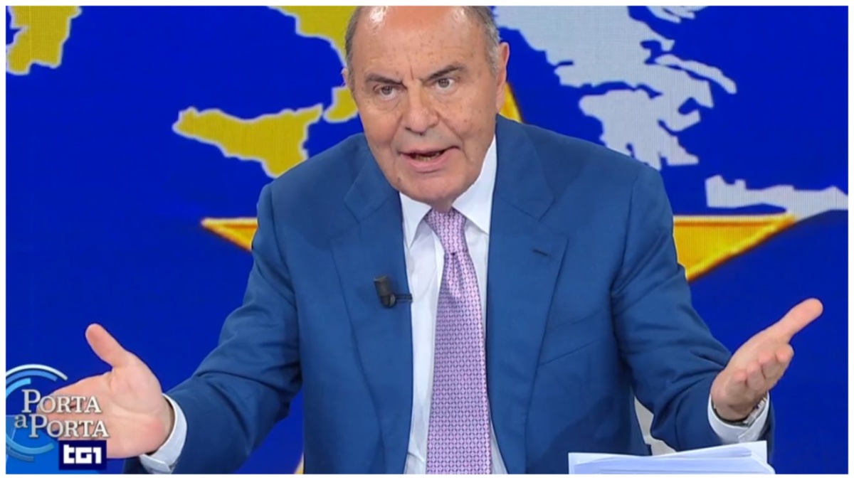 Bruno Vespa non riesce a contenere gli ospiti e sbrocca contro i suoi autori: “Smettetela”