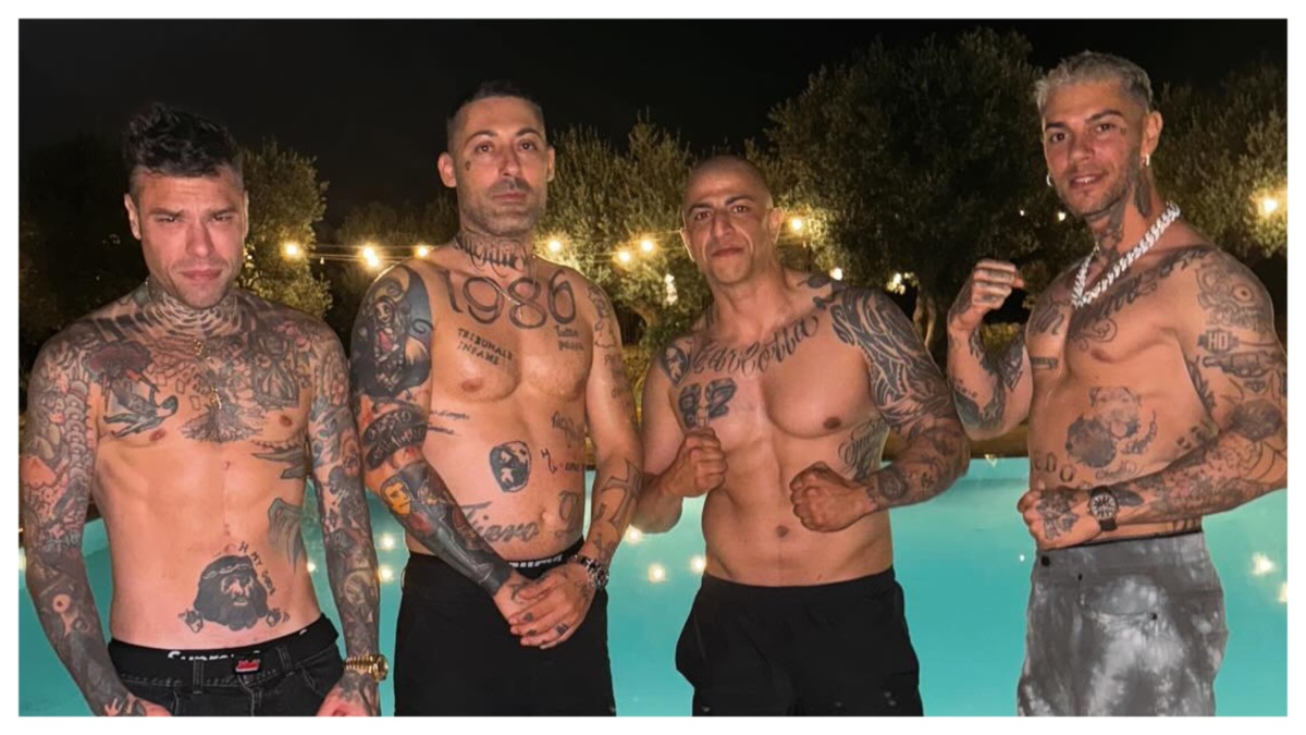 Inchiesta ultras, perquisita la casa di Emis Killa: è amico di Fedez e dei capi ultras della Curva sud