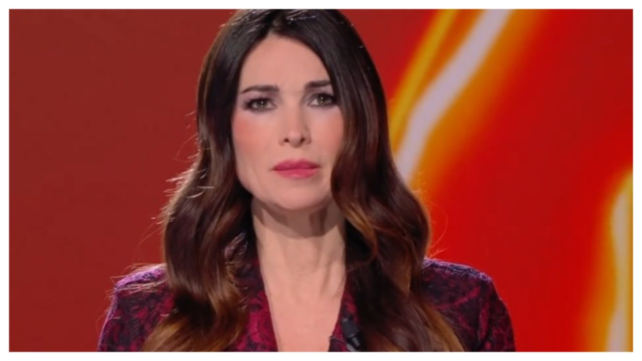 Manuela Arcuri, il monologo a “Le Iene” contro l’amica che l’ha tradita – VIDEO